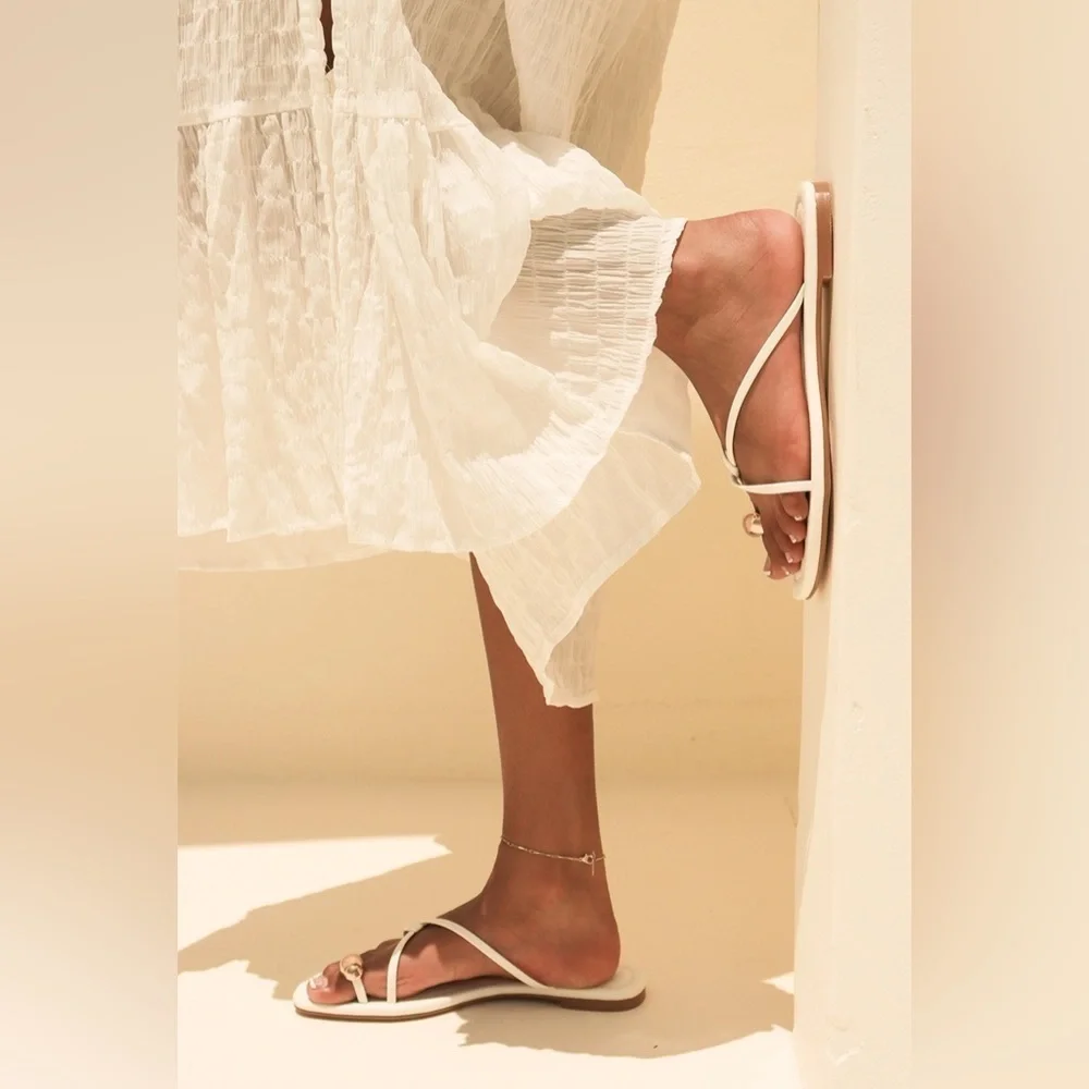 NEW Lemonade White Strappy Flip Flop Sandals w/ Minimalist Gold Accent Toe Ring